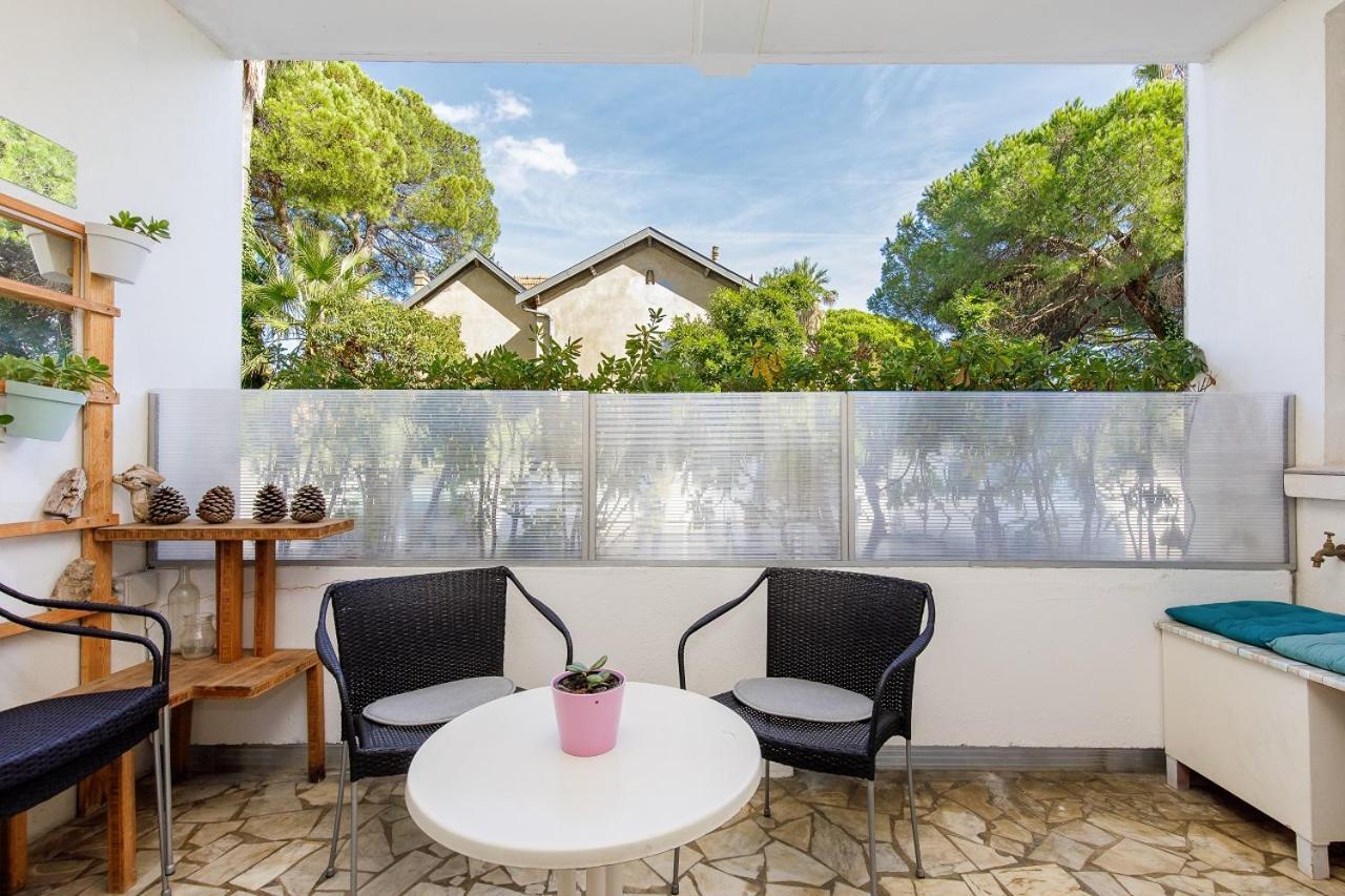 Grand Studio Neuf Face Port Et Plage, Parking Prive Golfe-Juan Exterior photo